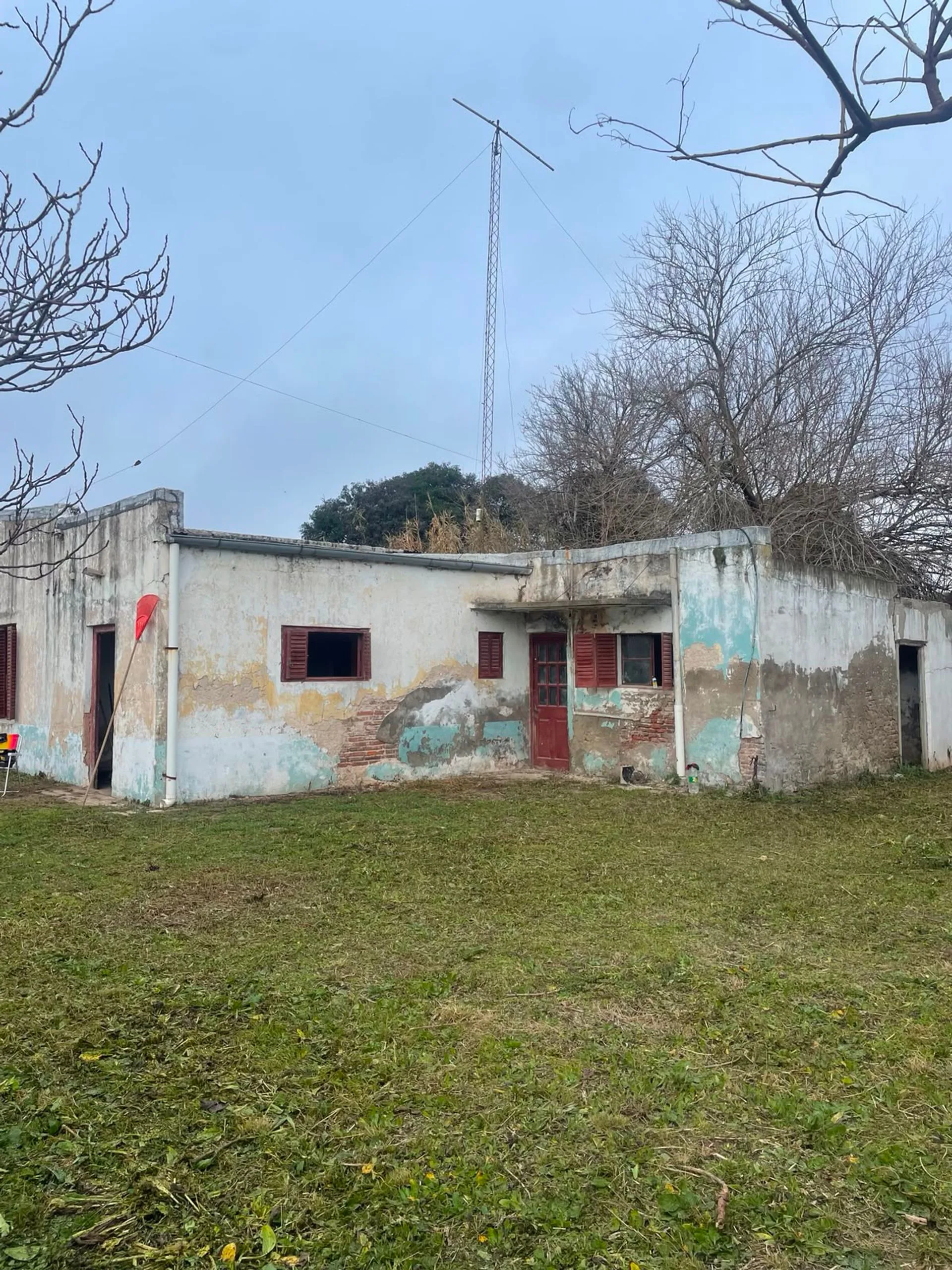 VENTA TERRENO CON PROPIEDAD A REFACCIONAR foto 2