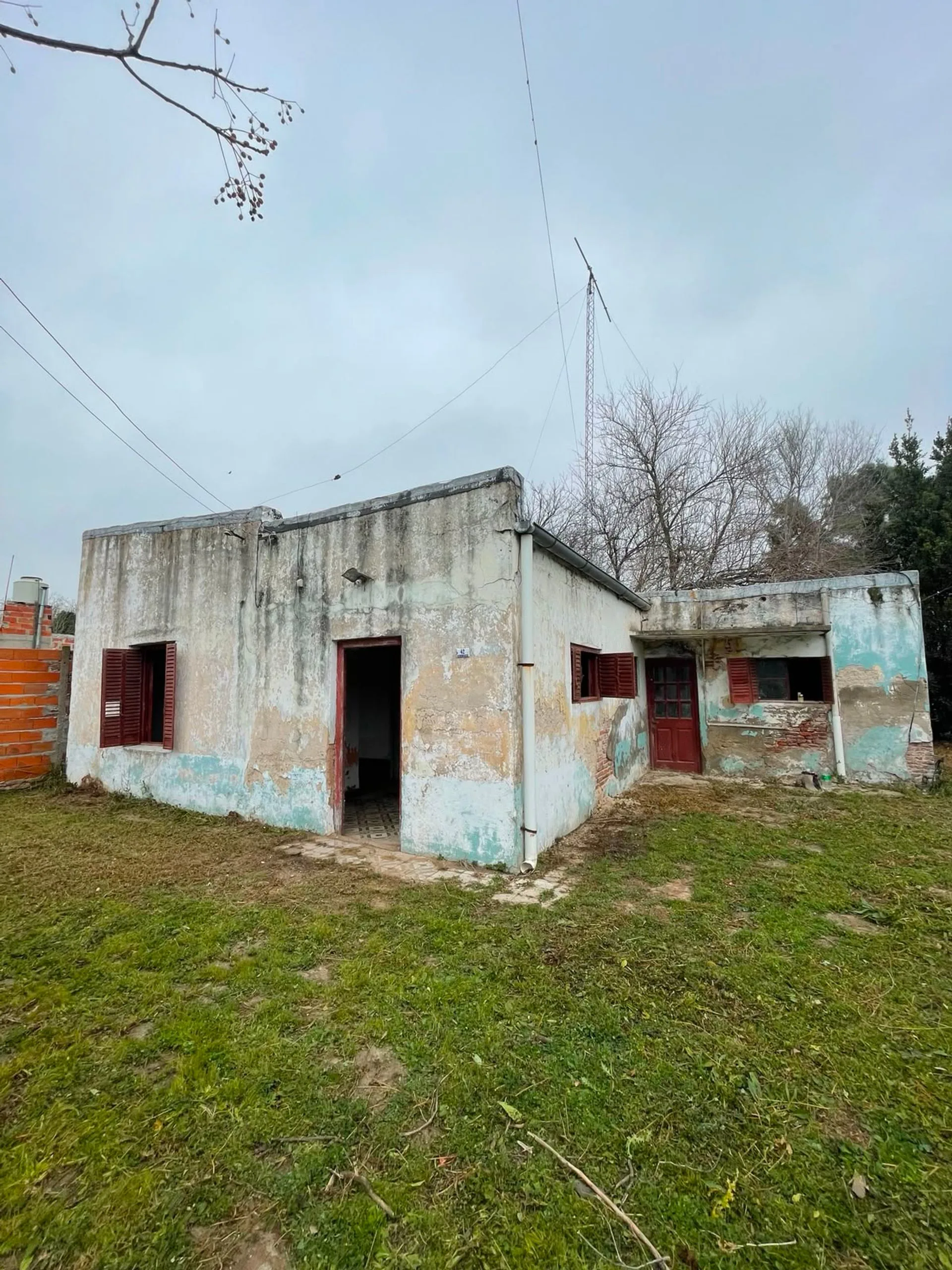 VENTA TERRENO CON PROPIEDAD A REFACCIONAR foto 3