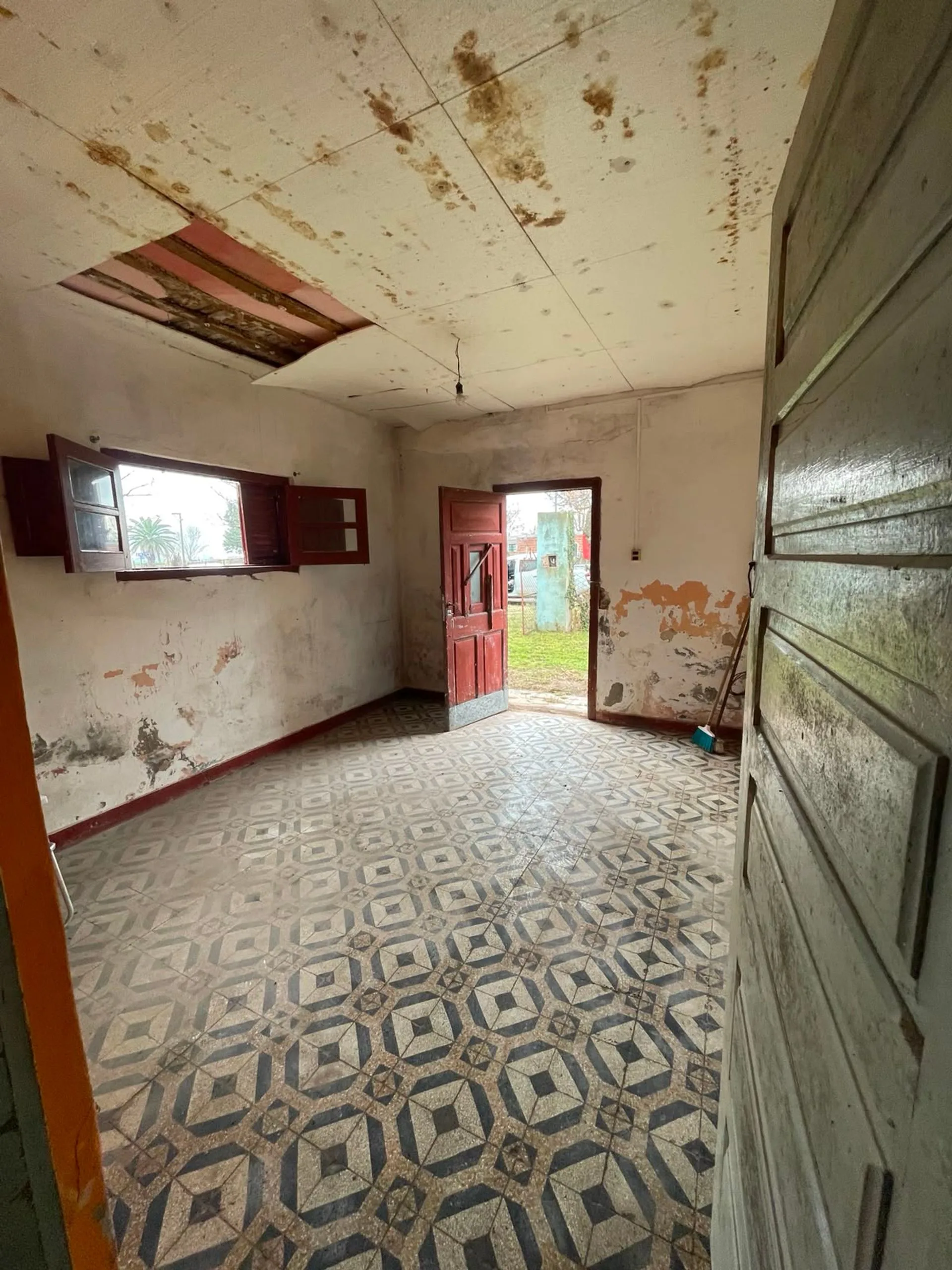 VENTA TERRENO CON PROPIEDAD A REFACCIONAR foto 4