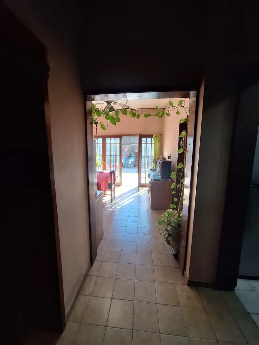 ¡OPORTUNIDAD EN CASEROS! CASA 4 AMBIENTES Y GARAGE foto 4