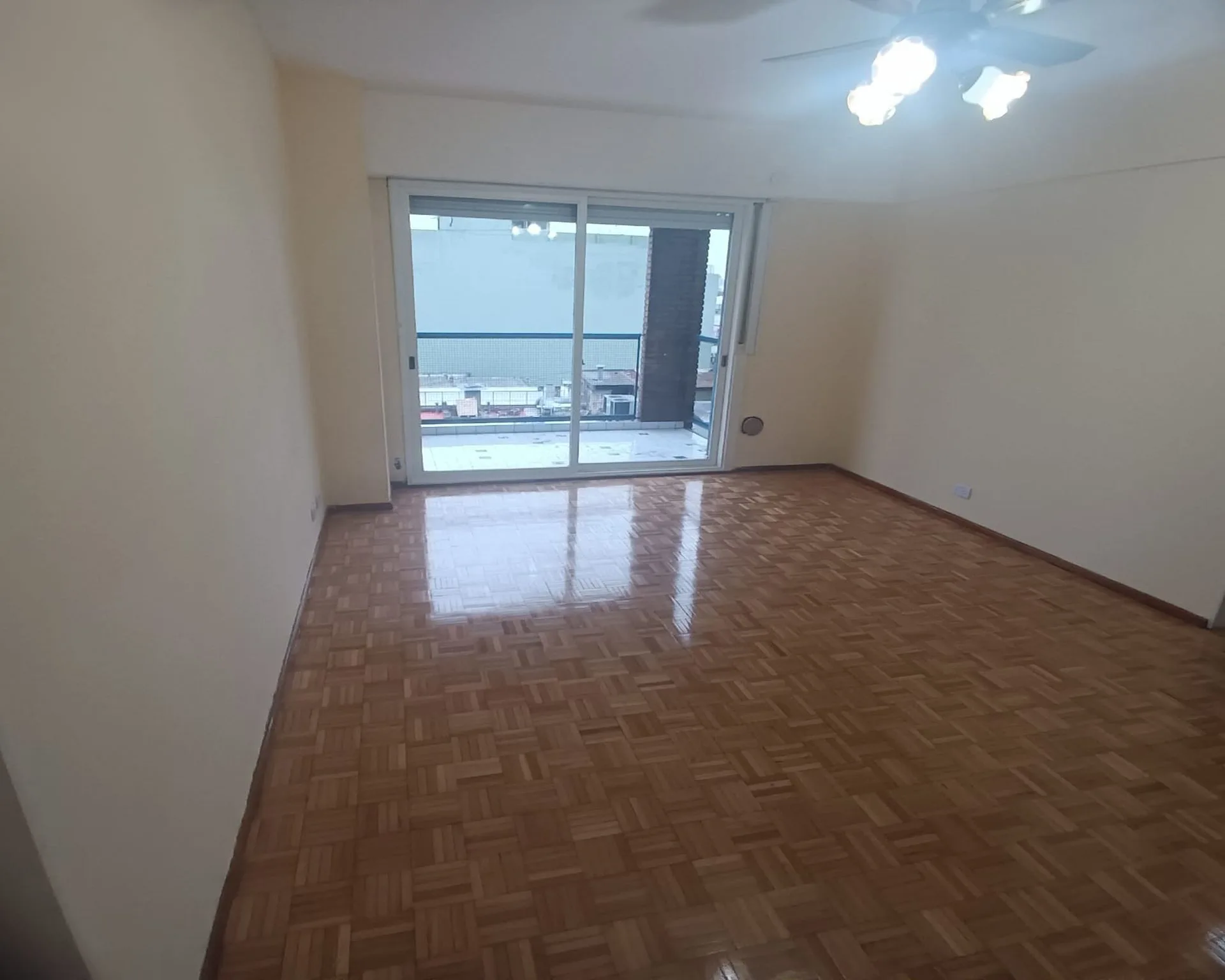 Departamento en Alquiler – 2 Amb con Balcón FLORES foto 4