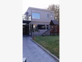 HERMOSA CASA CON DETALLES DE CATEGORIA Y VISTA AL GOLF- foto 1