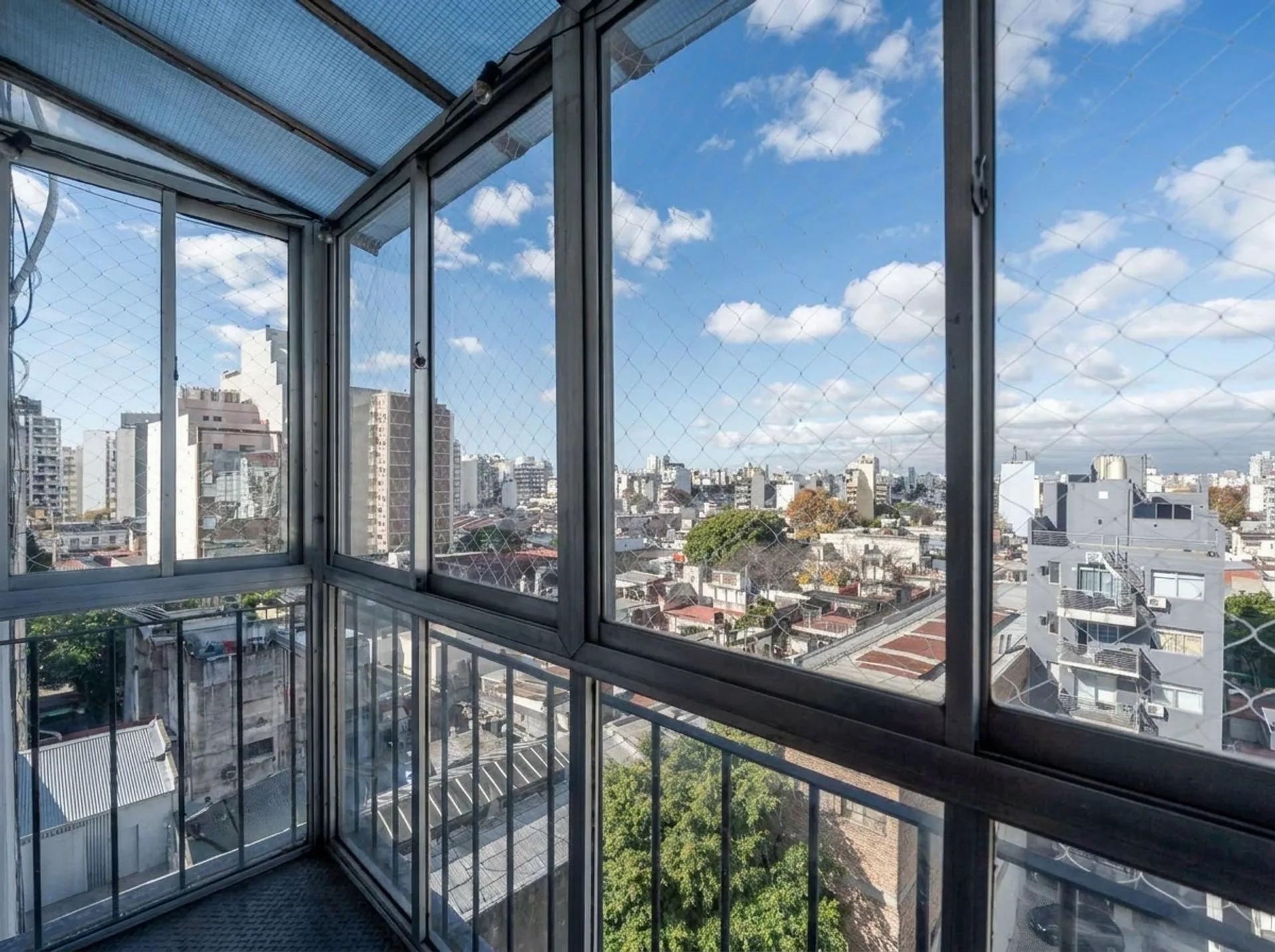 Venta Departamento 3 amb con Balcon y escritorio foto 4
