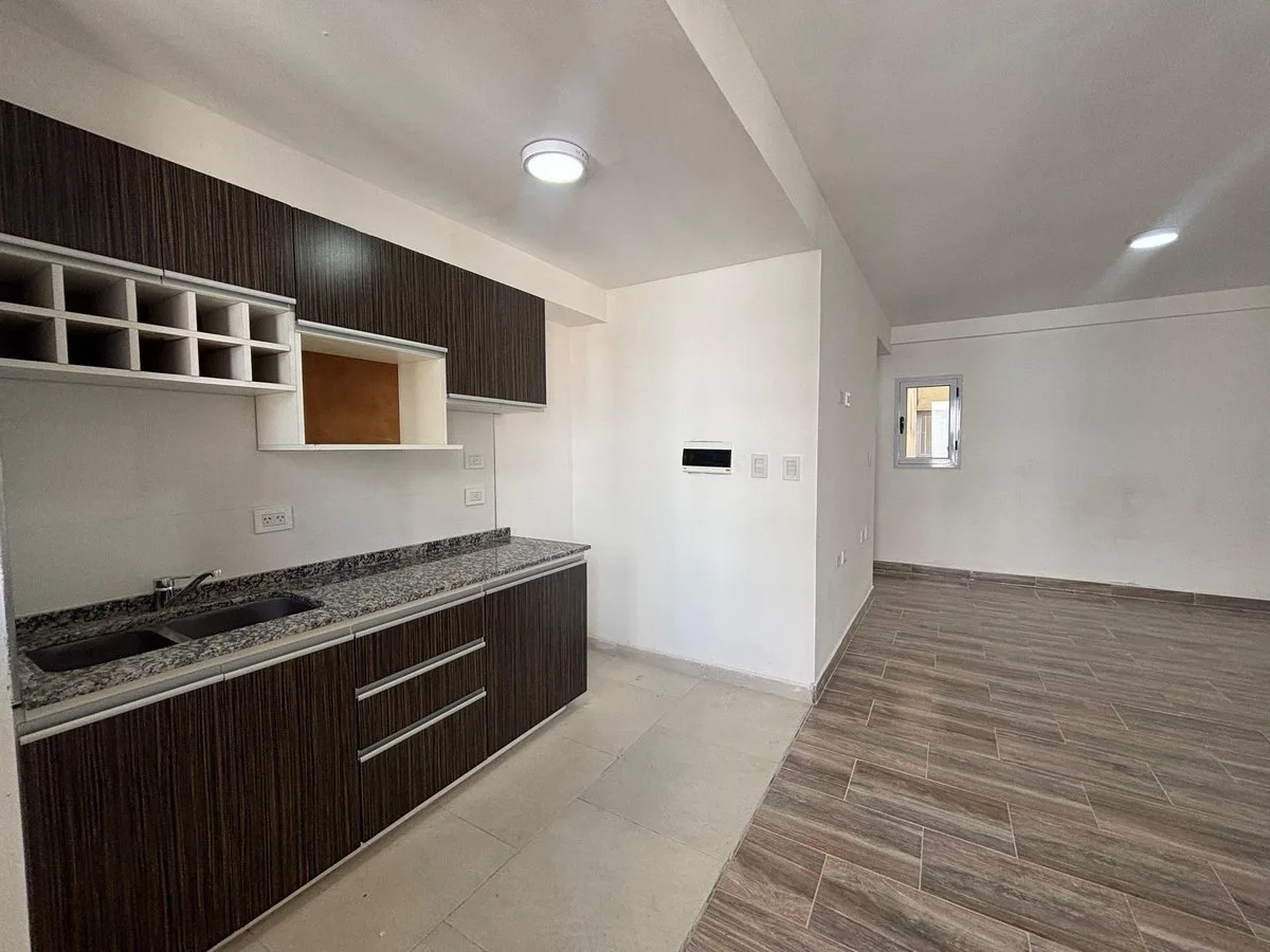 MONOAMBIENTE EN VENTA, LANUSITA, LUMINOSO foto 2