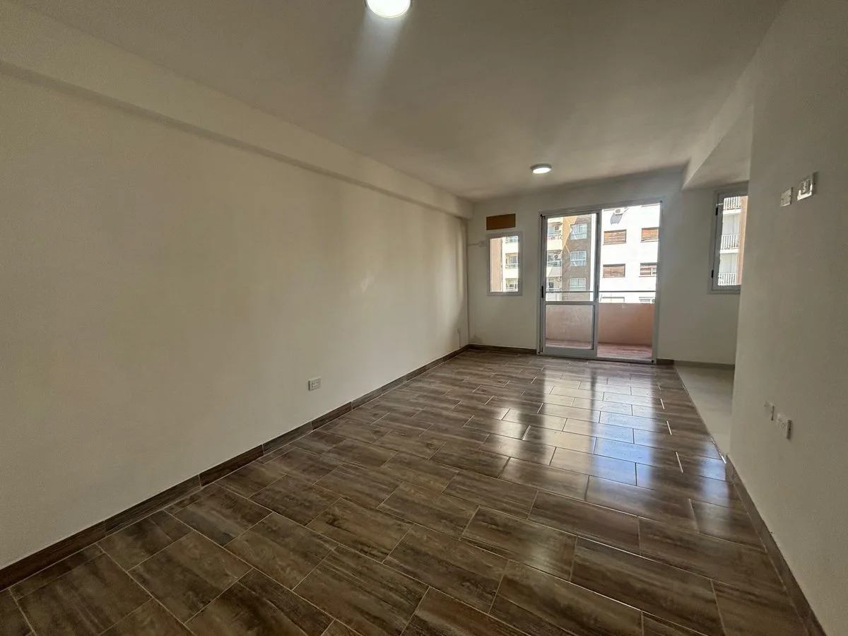 MONOAMBIENTE EN VENTA, LANUSITA, LUMINOSO foto 5