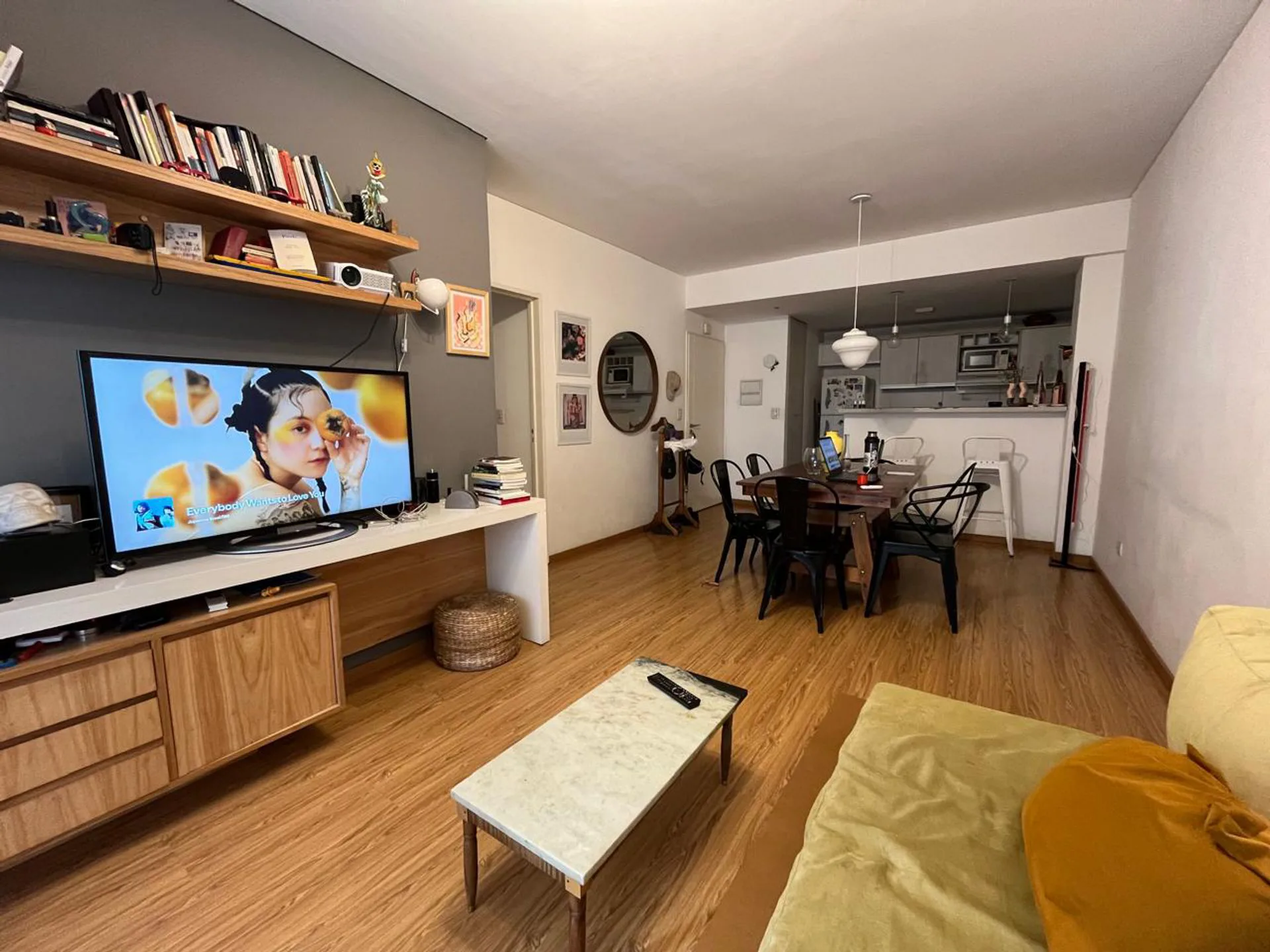 VENTA SEMIPISO 3 AMB. C/COCHERA APTO CREDITO foto 3