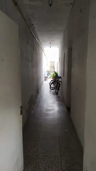 LOTE DE 8.66 X 17, FRENTE 2 LOCALES, 1 ADAPTADO PARA VIVIENDA CON PATIO Y ESPACIO AEREO PARA CONSTRUIR foto 3