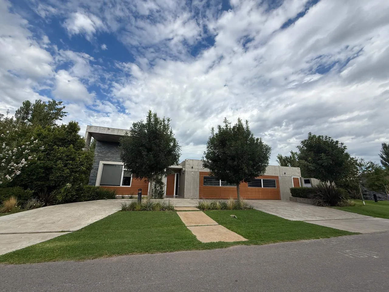 Casa en venta de 4 dormitorios   piscina en Kentucky Barrio Cerrado - Funes, Santa Fe foto 2