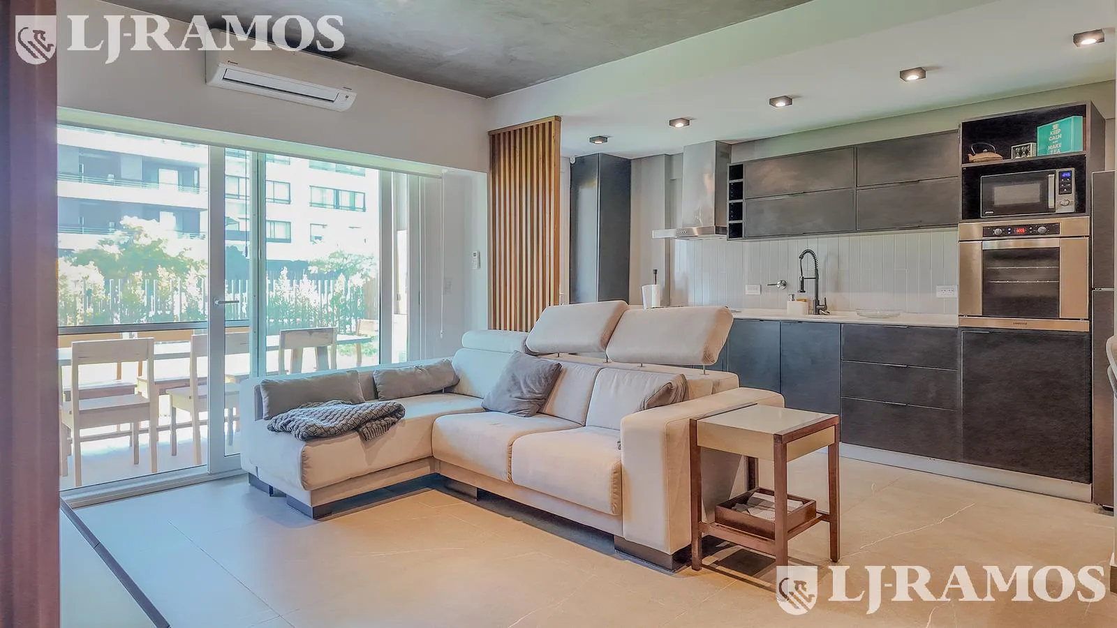 Amoblado - 2 ambientes - 2 cocheras - en  venta y/o Alquiler en Torres Cristal foto 4