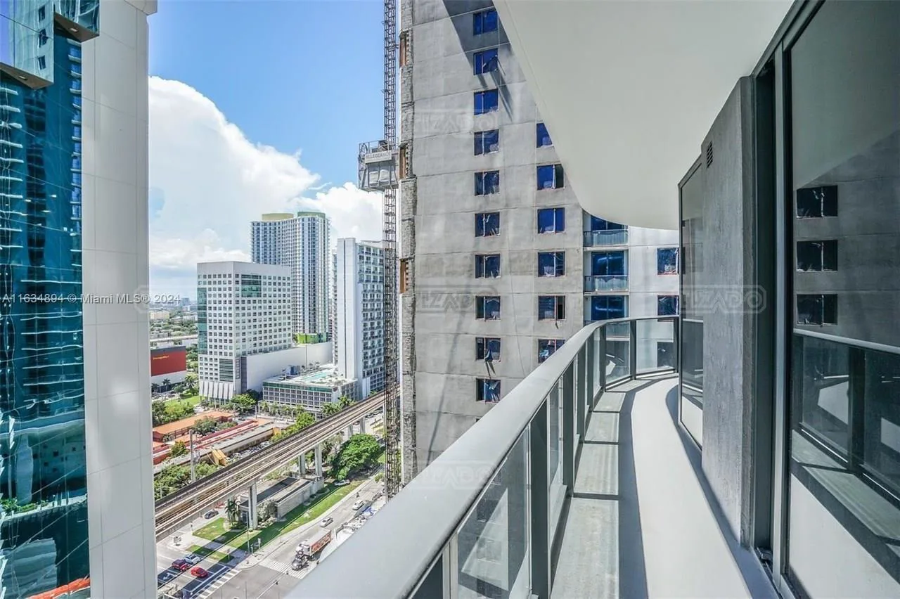 55 SW 9th St #2108 foto 4