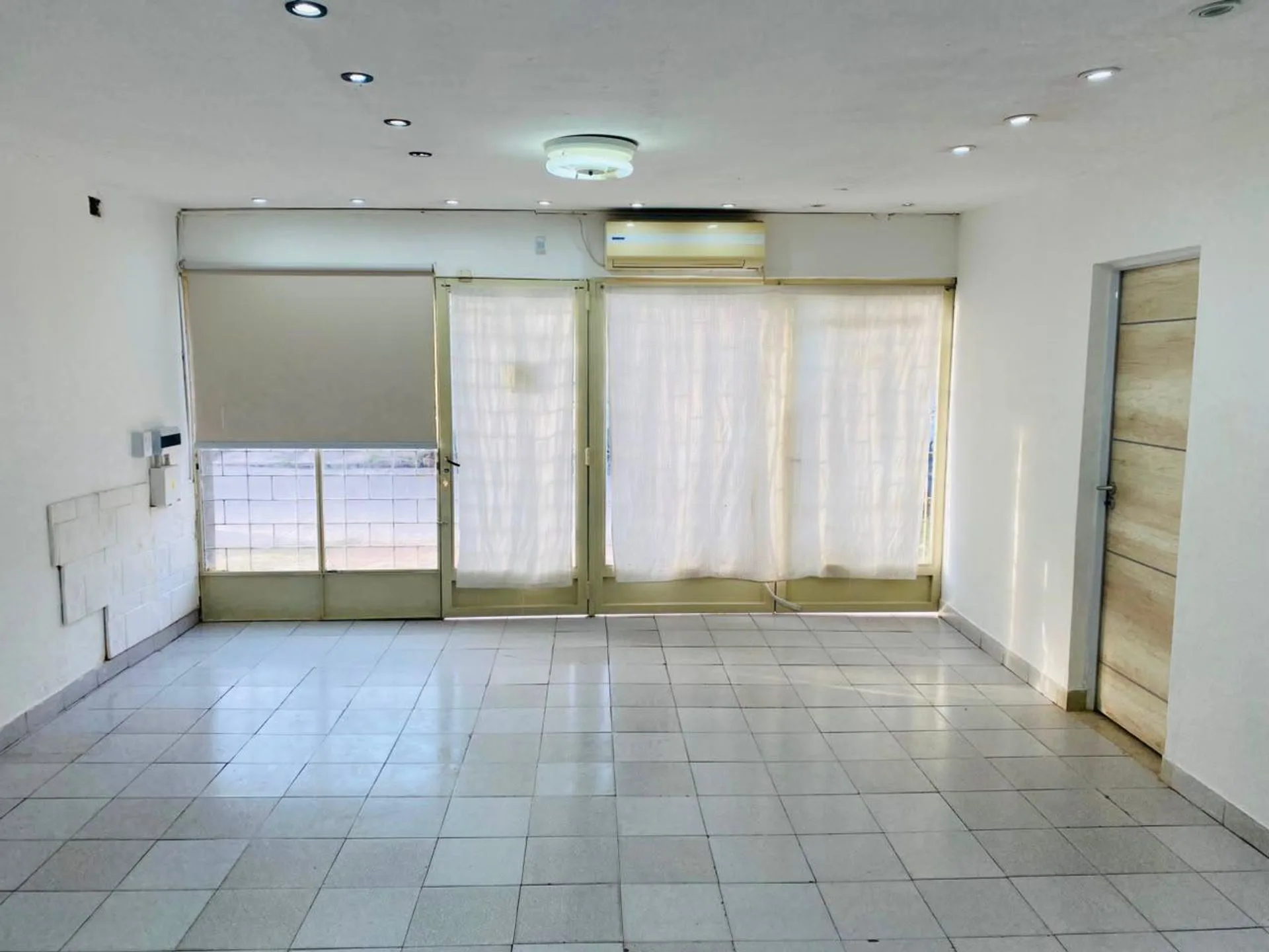 SE ALQUILA LOCAL COMERCIAL EN MARIA SELVA foto 3