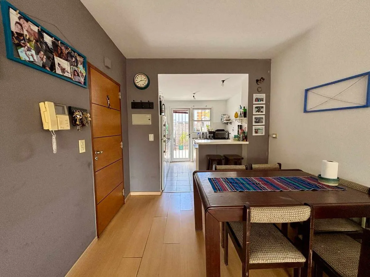 3 AMBIENTES CON COCHERA/ BAULERA PATIO Y BALCON foto 3