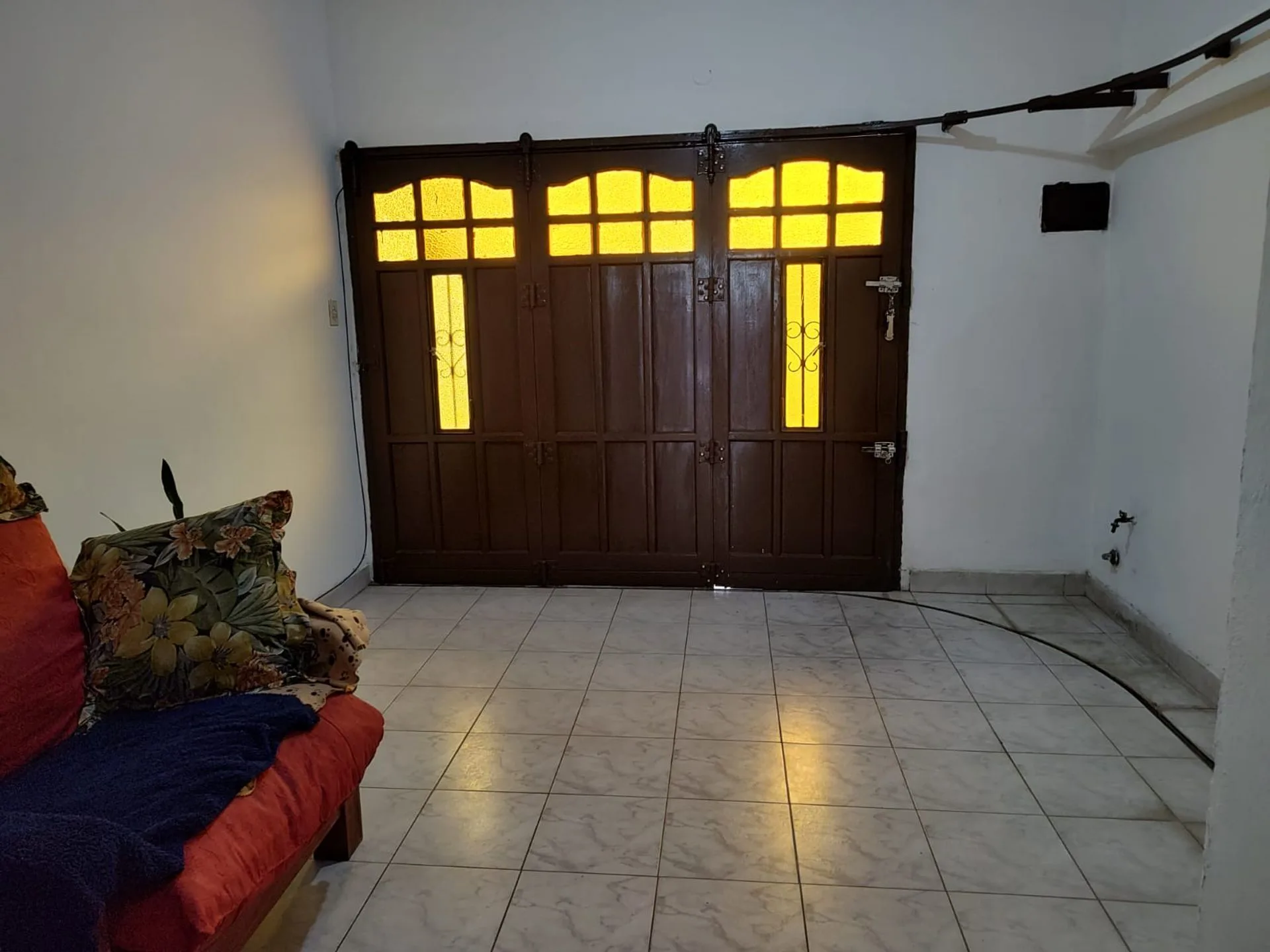 CASA 2 DORMITORIOS EN VENTA PATIO EN LOS HORNOS foto 3