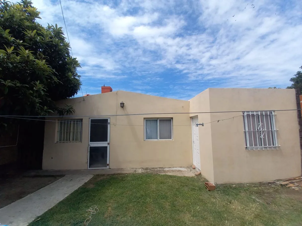 Casa 3 dormitorios en venta con jardín foto 2