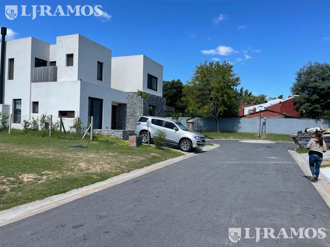 EXCELENTE LOTE CENTRAL EN BARRIO CERRADO EL CANDIL - LA HORQUETA foto 3