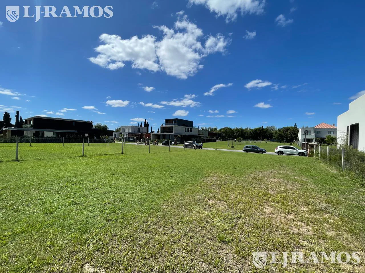 EXCELENTE LOTE CENTRAL EN BARRIO CERRADO EL CANDIL - LA HORQUETA foto 5