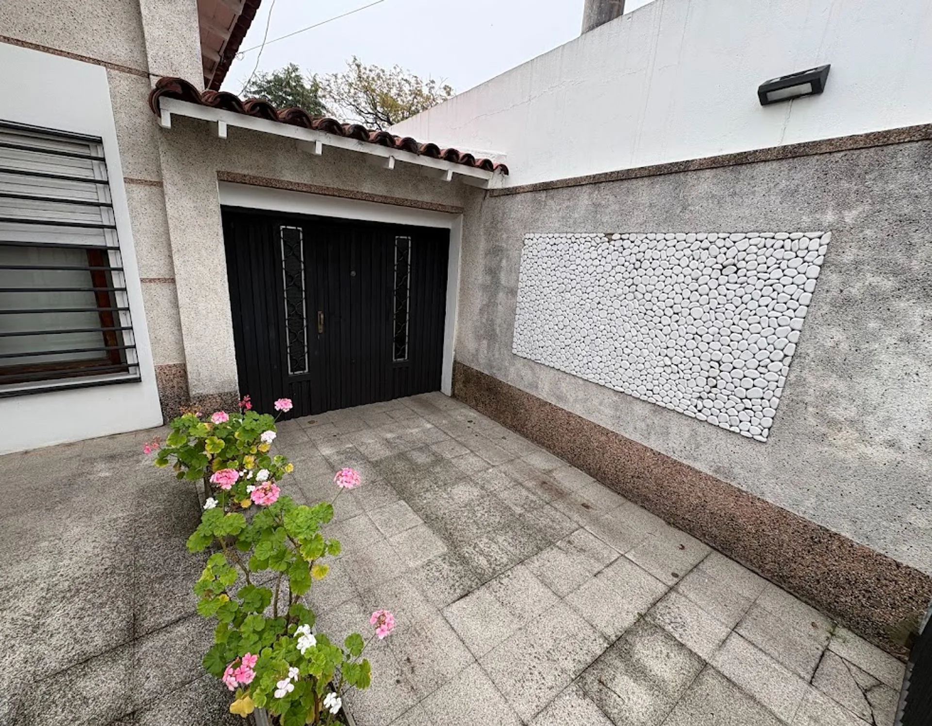 VENTA CASA 3 AMB. c/COCHERAS y PATIO en DON BOSCO. foto 4