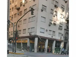 Importante Local comercial ubicado Av. Alem al 600 en Microcentro foto 5