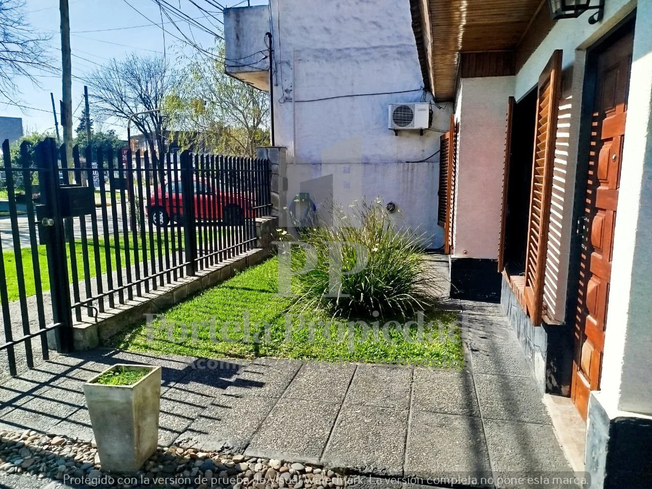 CHALET DE 4 AMBIENTES CON PILETA Y QUINCHO EN ITUZAINGÓ foto 3