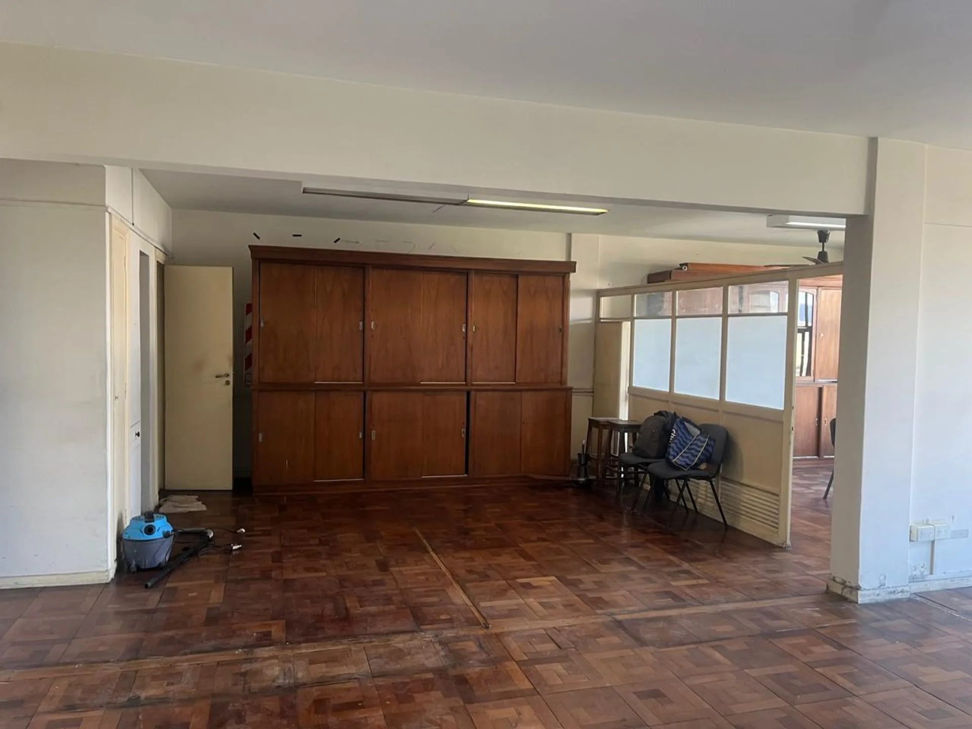 ALQUILER OFICINA COMERCIAL TRIBUNALES T. COLON foto 5