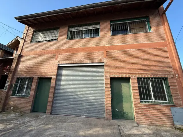 GALPON CON VIVIENDA 3 AMBIENTES EN PLANTA ALTA