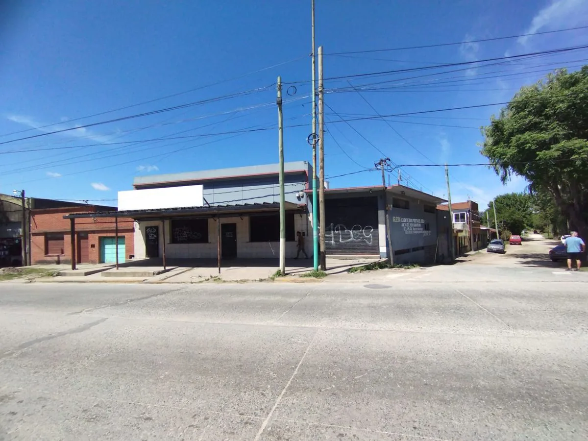 GALPON EN VENTA VARIOS DESTINOS BERISSO APTO BANCO foto 5