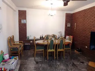 AMPLIA CASA DE 5 AMBIENTES EN MUY BUEN ESTADO EN IVAN FRANKO 3012 foto 5