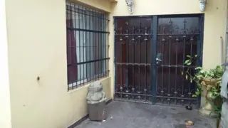 CASA CON 3 DORMITORIOS A UNA CUADRA DE PTE PERON foto 5