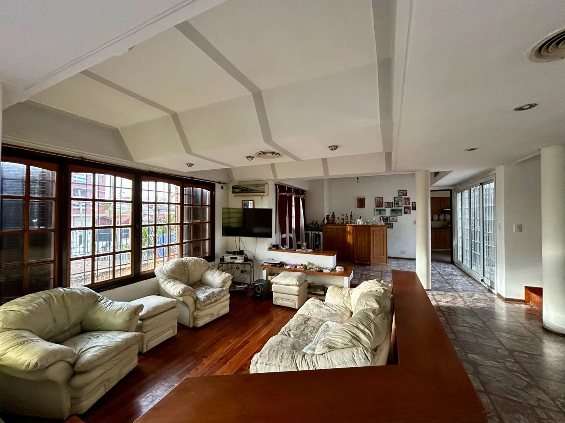 VENTA CASA 6 AMBIENTES M CORONADO PILETA Y COCHERA foto 4