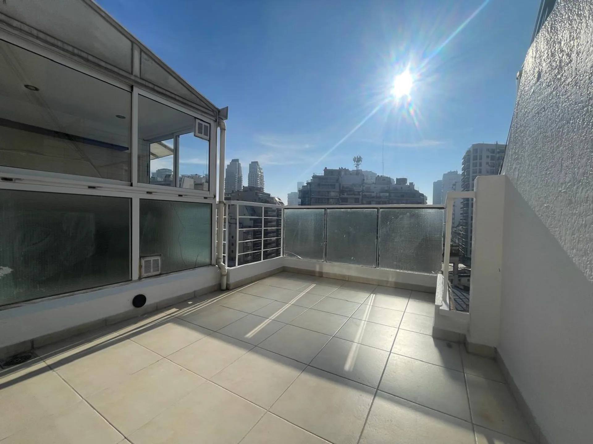 ALQUILER MONOAMBIENTE RECOLETA BALCON TERRAZA foto 2