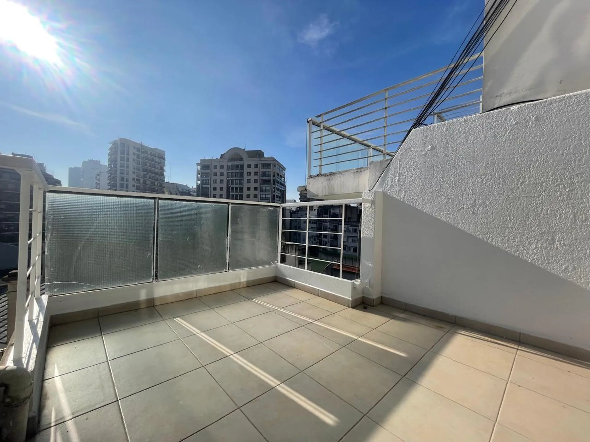ALQUILER MONOAMBIENTE RECOLETA BALCON TERRAZA foto 3