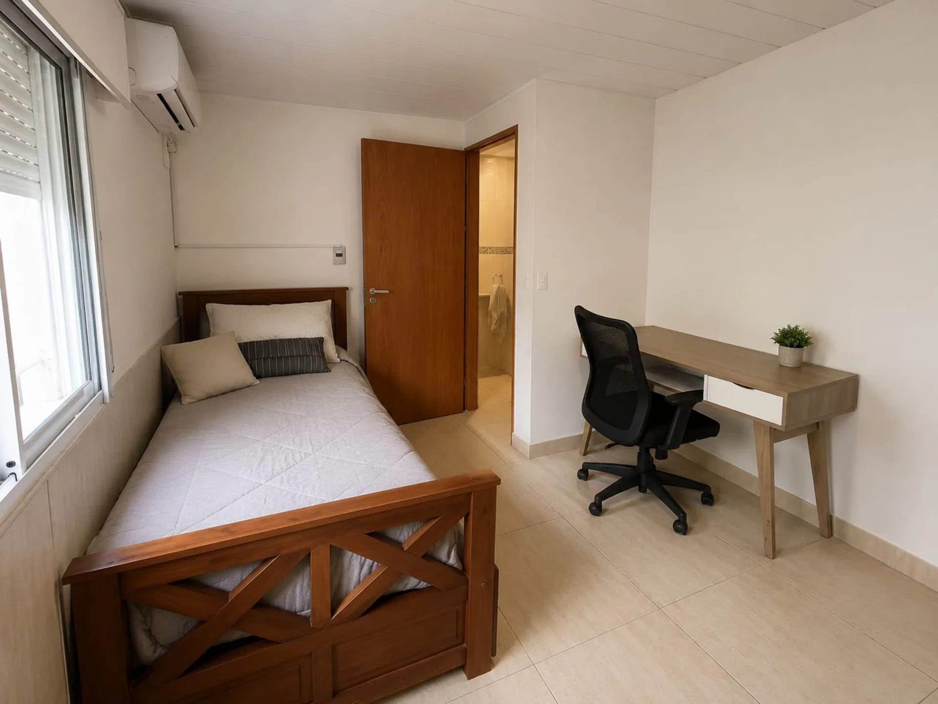 VENTA CASA 2 DORMI Y COCHERA PRADO ESPAÑOL SN foto 4