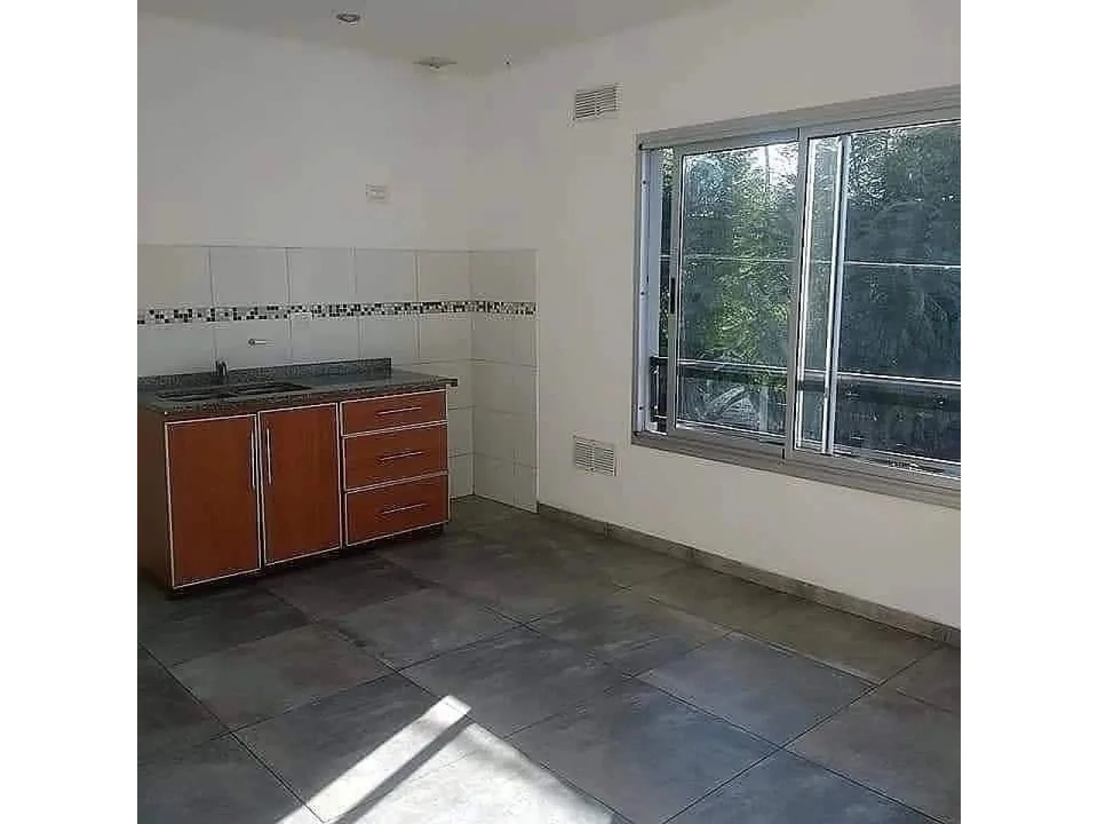 Depto De Dos Ambientes En Planta Baja En Venta foto 3