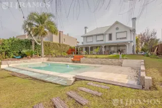 Casa al agua con 4 dormitorios en alquiler en el barrio  Los Castores Nordelta foto 3