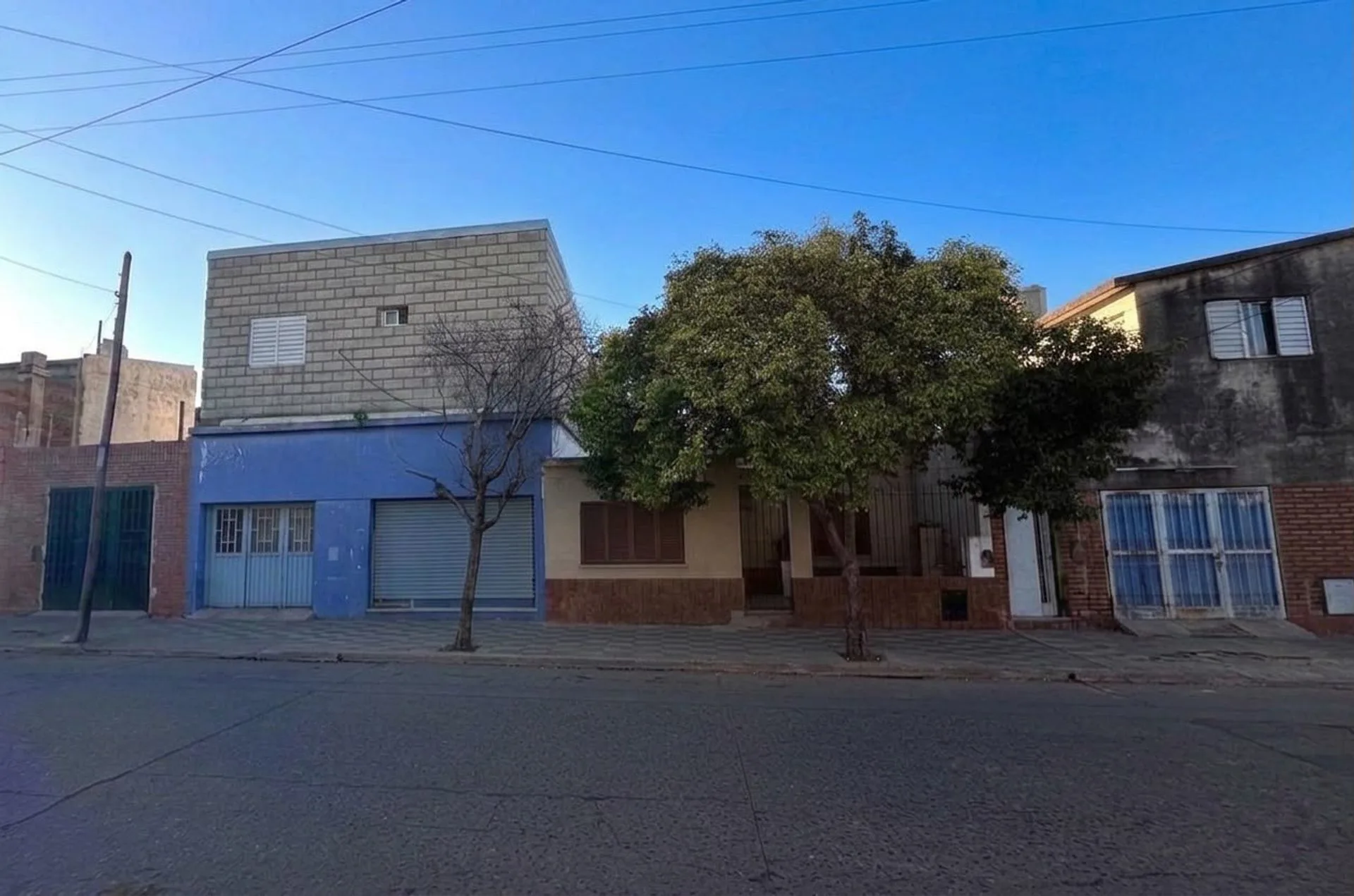 VENTA CASA Y DEPARTAMENTO CON LOCAL B YOFRE SUR foto 2