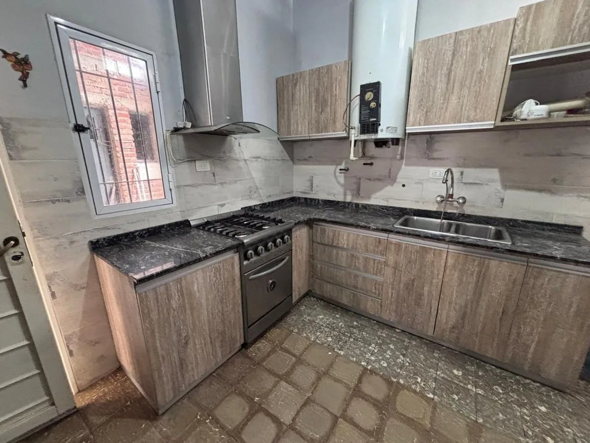 VENTA CASA Y DEPARTAMENTO CON LOCAL B YOFRE SUR foto 3