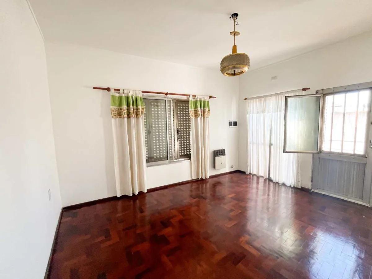 PLANTA ALTA A METROS AV. LOPEZ Y PLANES EN VENTA foto 4
