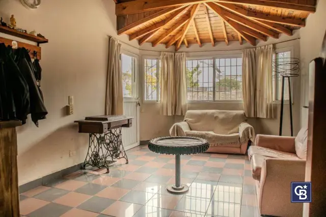 Venta de Casa Apta crédito de 5 ambientes con patio y cochera en Beccar