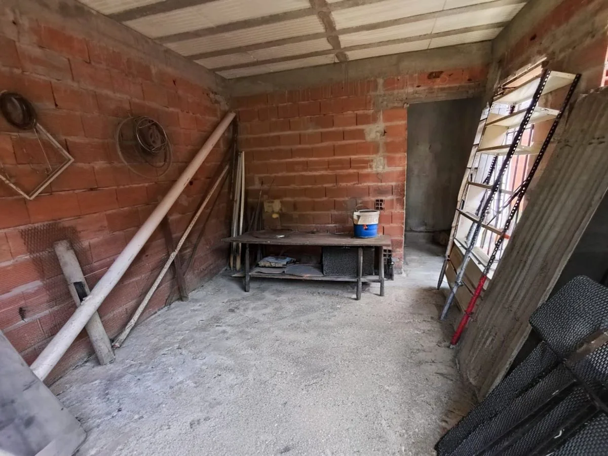 CASA A TERMINAR VENTA G BAIGORRIA A METROS AVENIDA foto 3