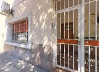 Venta de casa con cochera - Liniers Capital Federal foto 3