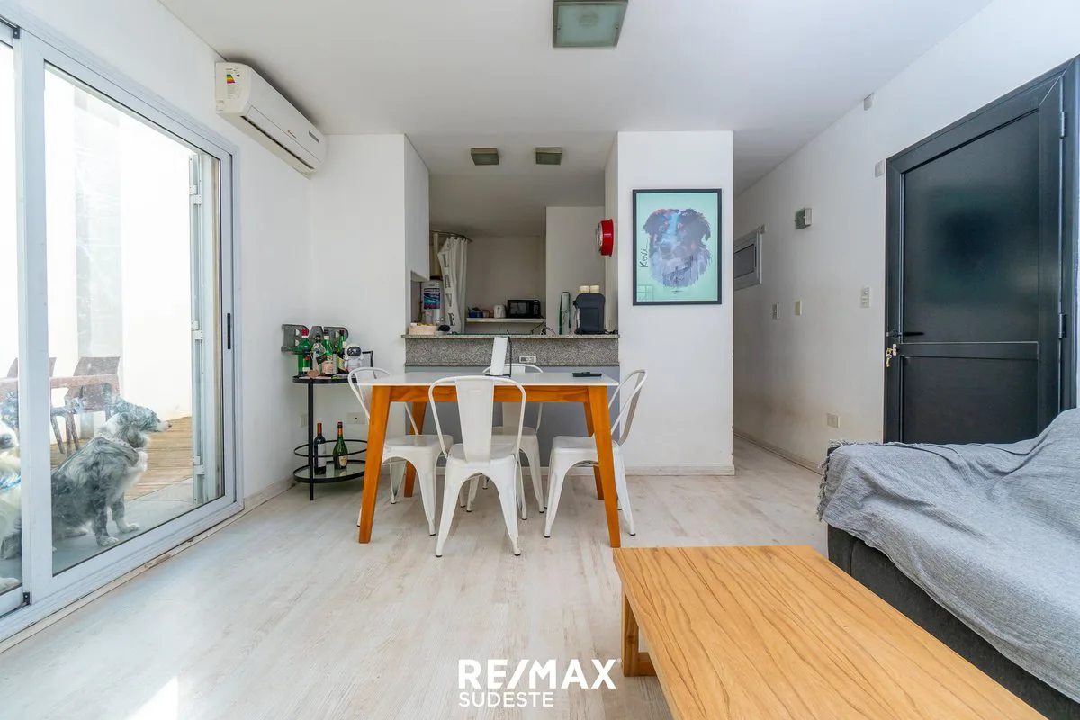 Espectacular departamento con patio y parrilla foto 4