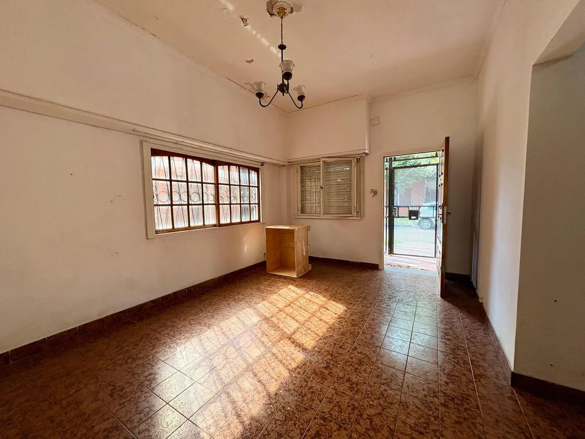 Venta casa 3 amb + dpto, cocheras en Pablo Podestá foto 2