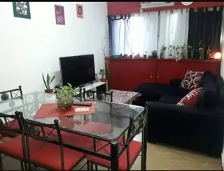Excelente departamento de 3 ambientes al frente. foto 2