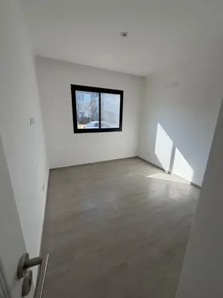 CASA 4 DORMITORIOS- A LA LAGUNA- MUELLE PROPIO- GALERIA - PILETA foto 2