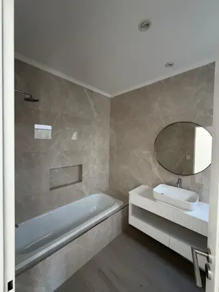 CASA 4 DORMITORIOS- A LA LAGUNA- MUELLE PROPIO- GALERIA - PILETA foto 3
