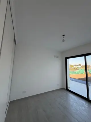 CASA 4 DORMITORIOS- A LA LAGUNA- MUELLE PROPIO- GALERIA - PILETA foto 4