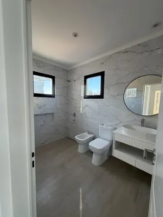 CASA 4 DORMITORIOS- A LA LAGUNA- MUELLE PROPIO- GALERIA - PILETA foto 5