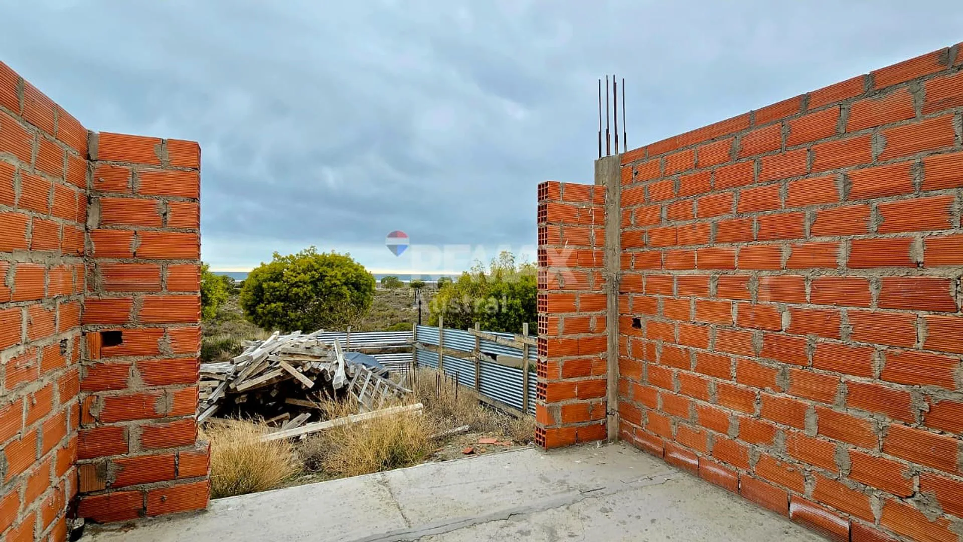 CASA DE PLAYA EN CONSTRUCCIÓN — LA HERRADURA foto 2