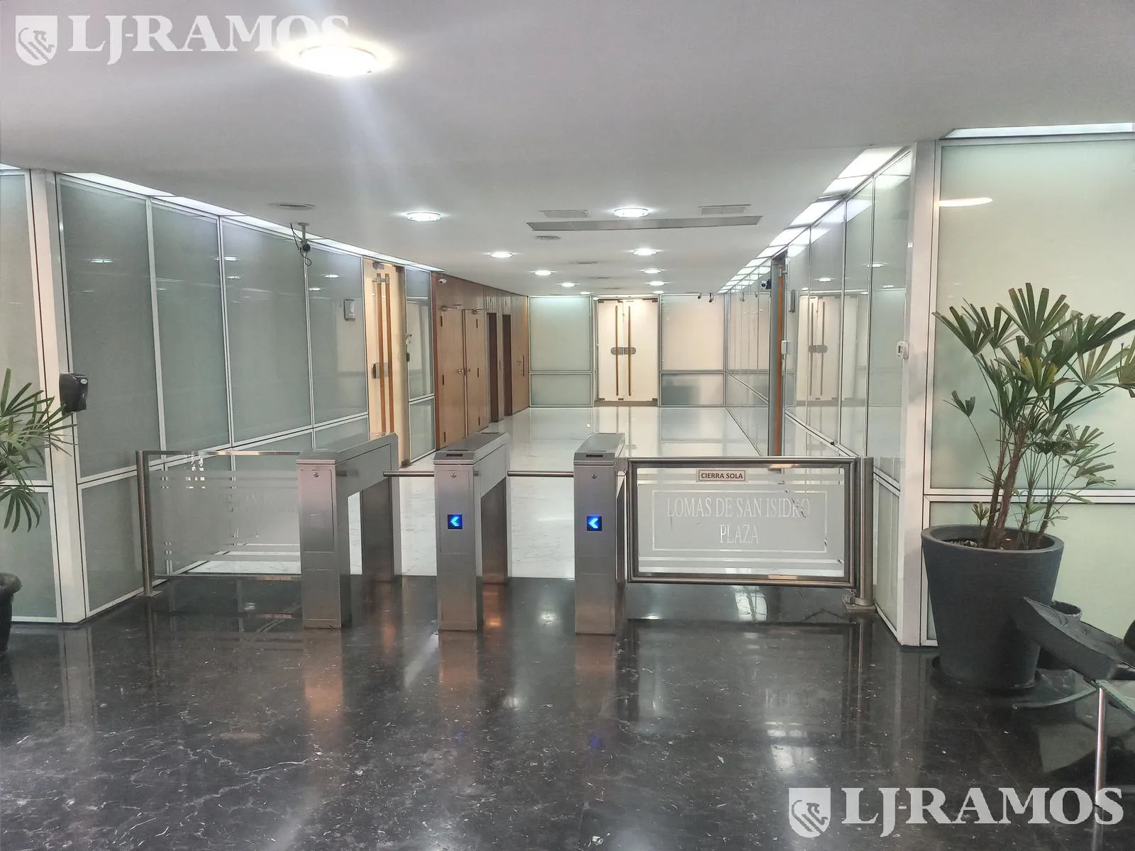 Alquiler de oficina de 220 m2 en Martínez foto 4