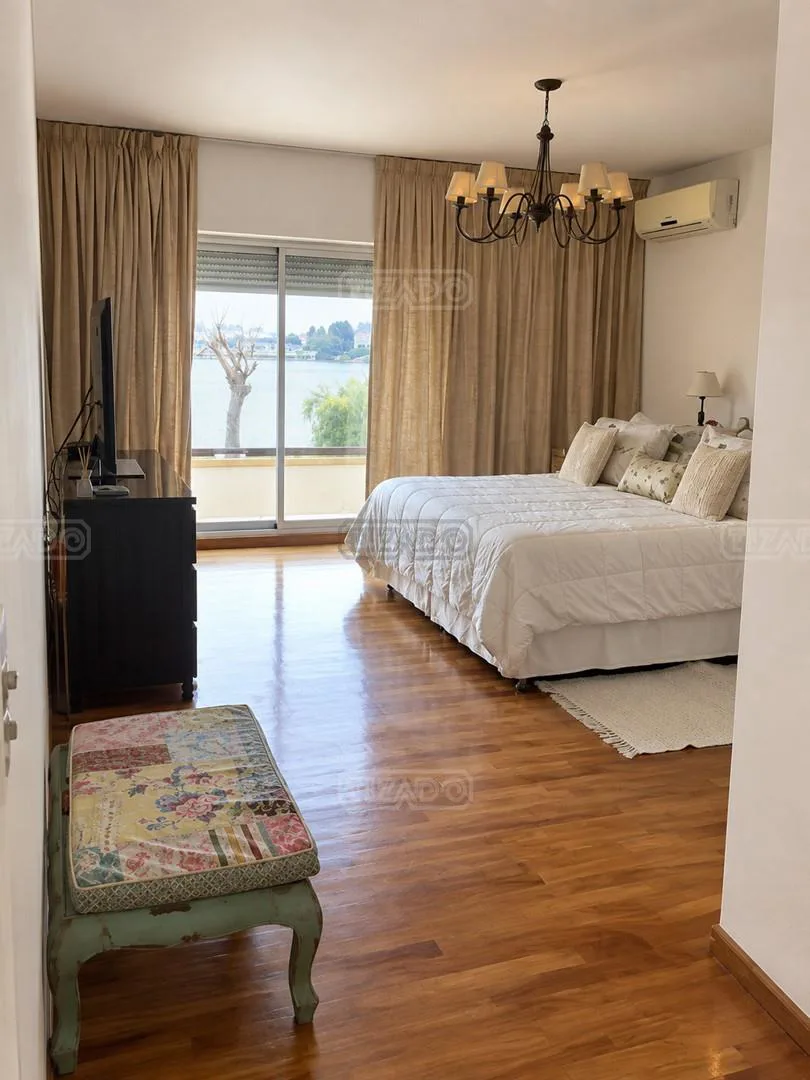 4-Bedroom Lakefront House with Infinity Pool and Dock in Talar del Lago 2 – photo 11 of 12